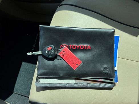 Used 2012 Toyota Venza LE FWD image 37