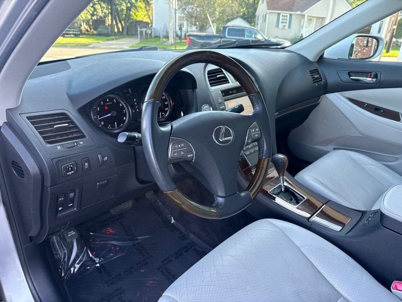 Used 2010 Lexus ES 350 w/ Preferred Accessory Package FWD image 10
