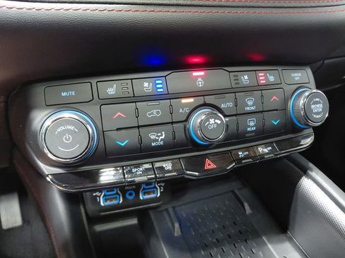 Used 2025 Dodge Durango R/T AWD/4WD image 38