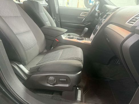 Used 2015 Ford Explorer XLT image 10