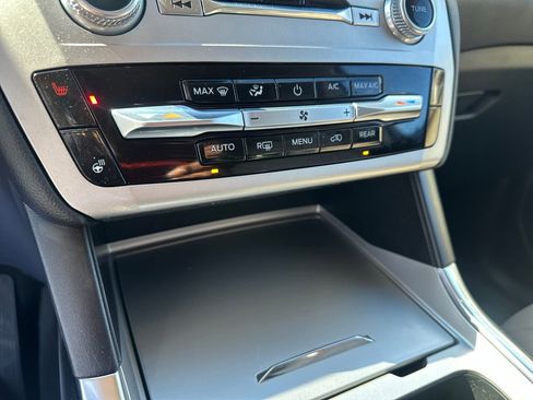 Used 2022 Ford Explorer XLT w/ Equipment Group 202A image 11