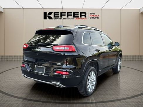 Used 2018 Jeep Cherokee Overland w/ Technology Group AWD/4WD image 5