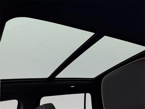 New 2026 Chevrolet Suburban Premier image 17