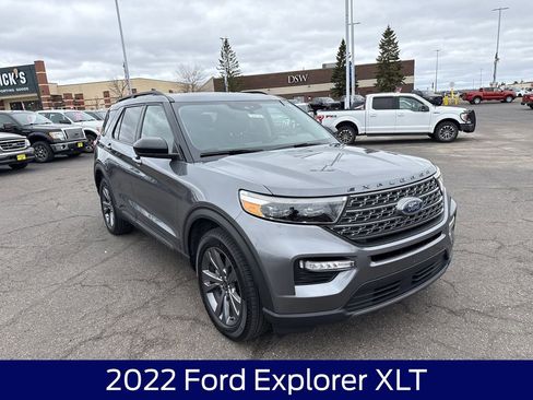 Used 2022 Ford Explorer XLT w/ XLT Sport Appearance Package AWD/4WD image 5