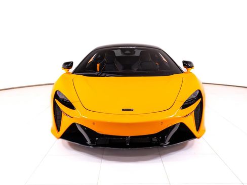 Used 2024 McLaren Artura RWD image 8