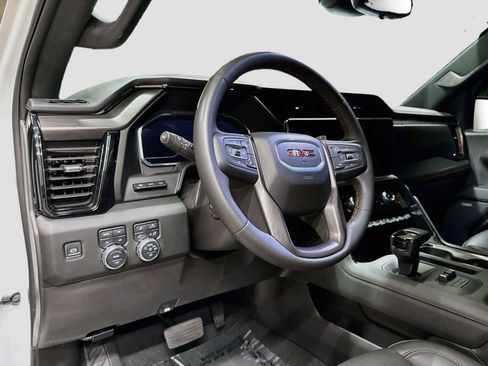 Used 2024 GMC Sierra 1500 AT4 w/ Technology Package AWD/4WD image 11