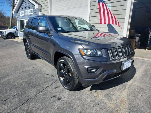 Used 2015 Jeep Grand Cherokee Altitude image 2
