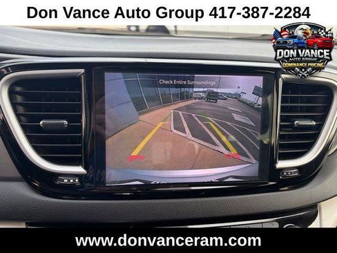 Certified 2024 Chrysler Pacifica Touring-L image 18