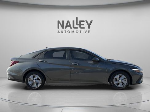 Used 2025 Hyundai Elantra SE image 6