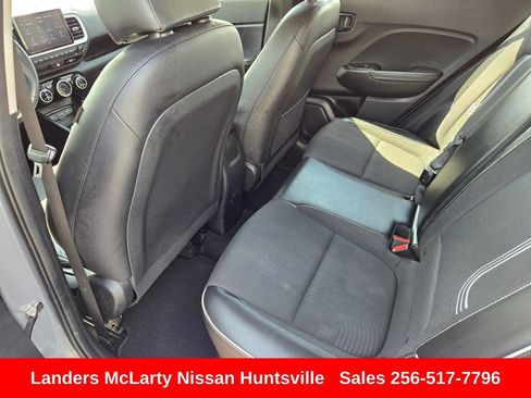 Used 2022 Hyundai Venue Limited FWD image 14