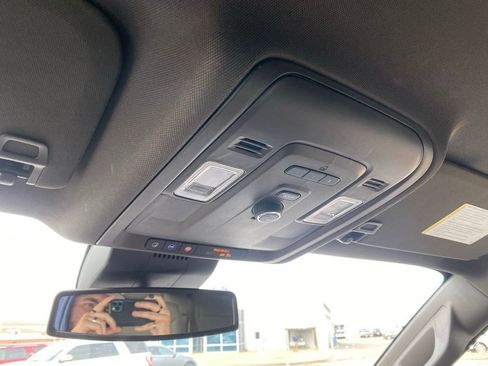 Used 2023 Chevrolet Suburban Z71 image 25