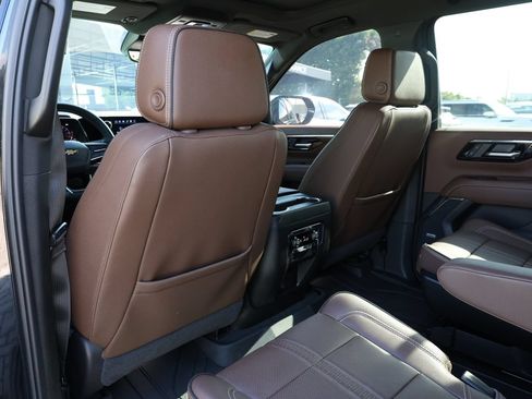 Used 2026 Chevrolet Suburban High Country RWD image 21