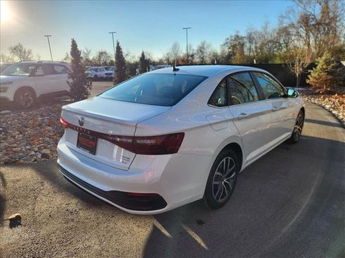 Used 2025 Volkswagen Jetta SE w/ Sunroof Package image 5