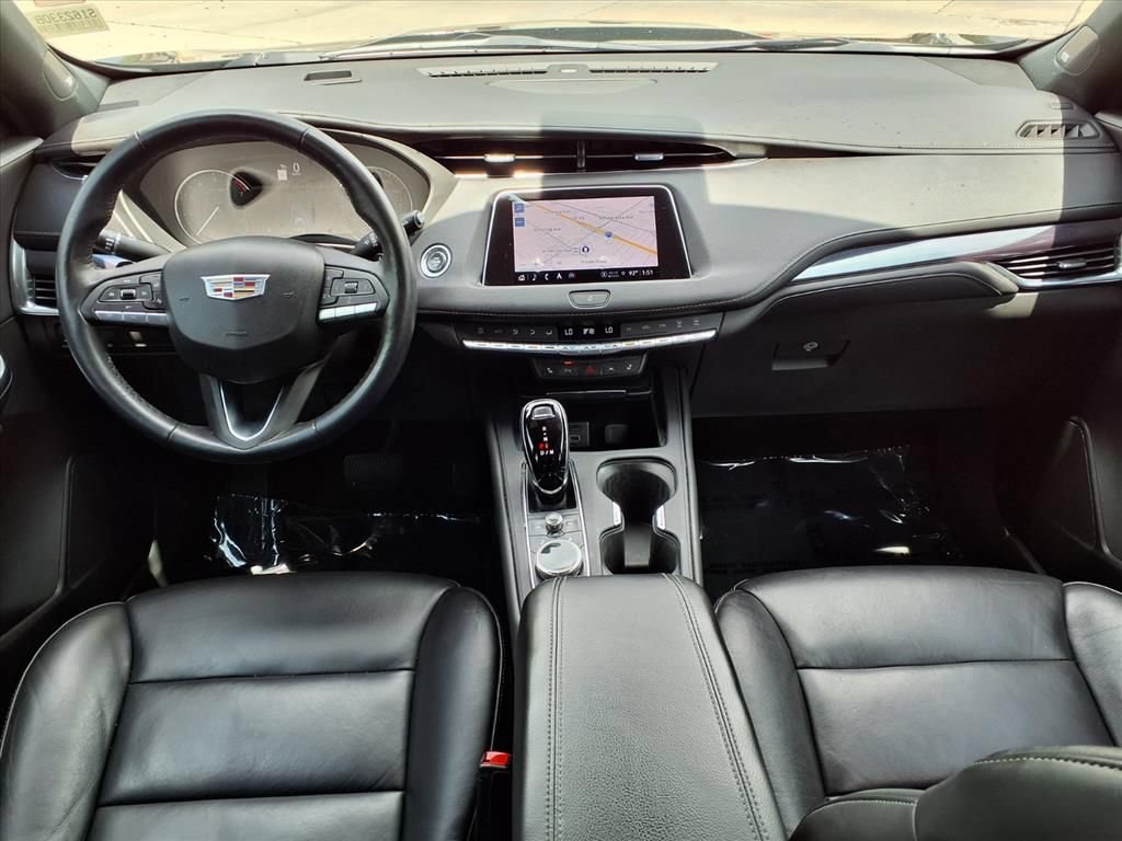 Used 2022 Cadillac XT4 Luxury w/ Cold Weather Package FWD image 15
