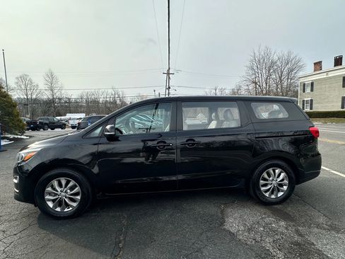 Used 2020 Kia Sedona L image 7
