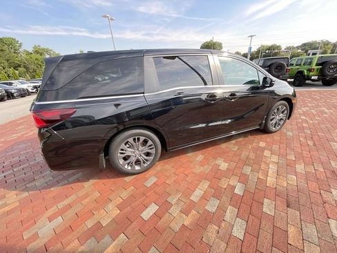 Used 2025 Honda Odyssey Touring image 16