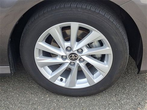 Used 2022 Toyota Camry LE image 6