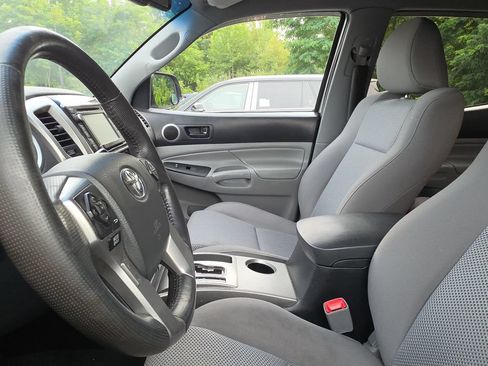 Used 2015 Toyota Tacoma 4x4 Double Cab w/ TRD Sport Package image 8