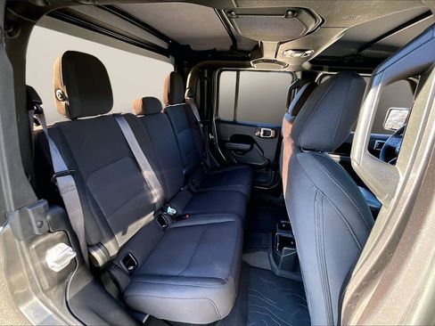 Certified 2023 Jeep Gladiator Willys image 23
