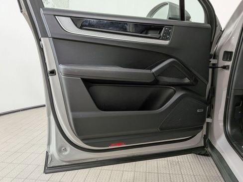 Certified 2024 Porsche Cayenne AWD/4WD image 13