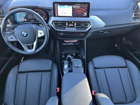 Used 2025 BMW X4 xDrive30i image 3
