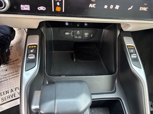 Certified 2025 Kia Sorento S image 30