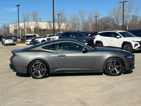 Used 2024 Ford Mustang Premium image 6