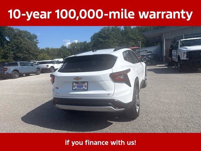 Used 2025 Chevrolet Trax LT w/ LT Convenience Package FWD image 21