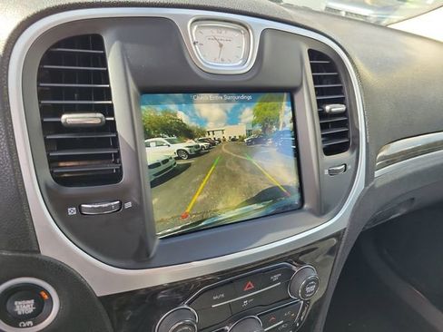 Used 2019 Chrysler 300 Limited image 19