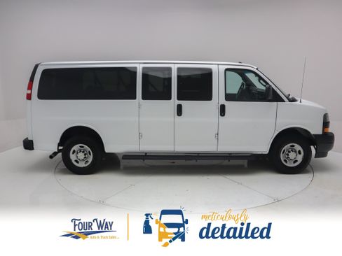 Used 2023 Chevrolet Express 3500 LS RWD image 2