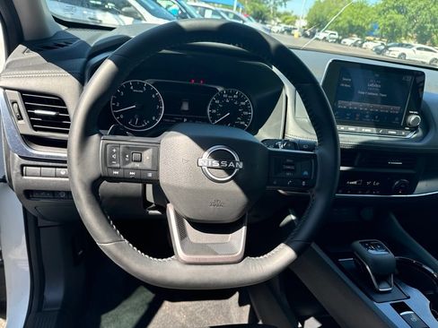 Used 2026 Nissan Rogue SV FWD image 12