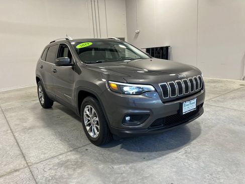 Used 2019 Jeep Cherokee Latitude Plus w/ Comfort/Convenience Group AWD/4WD image 4