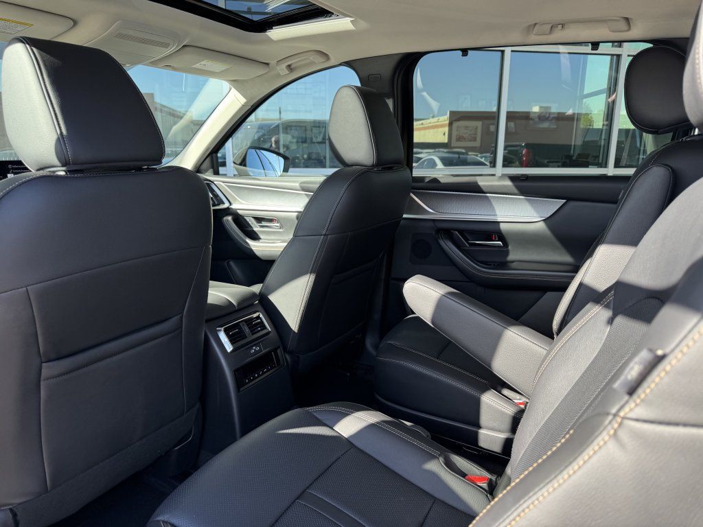 Used 2024 MAZDA CX-90 Plug-In Hybrid w/ Preferred AWD/4WD image 35