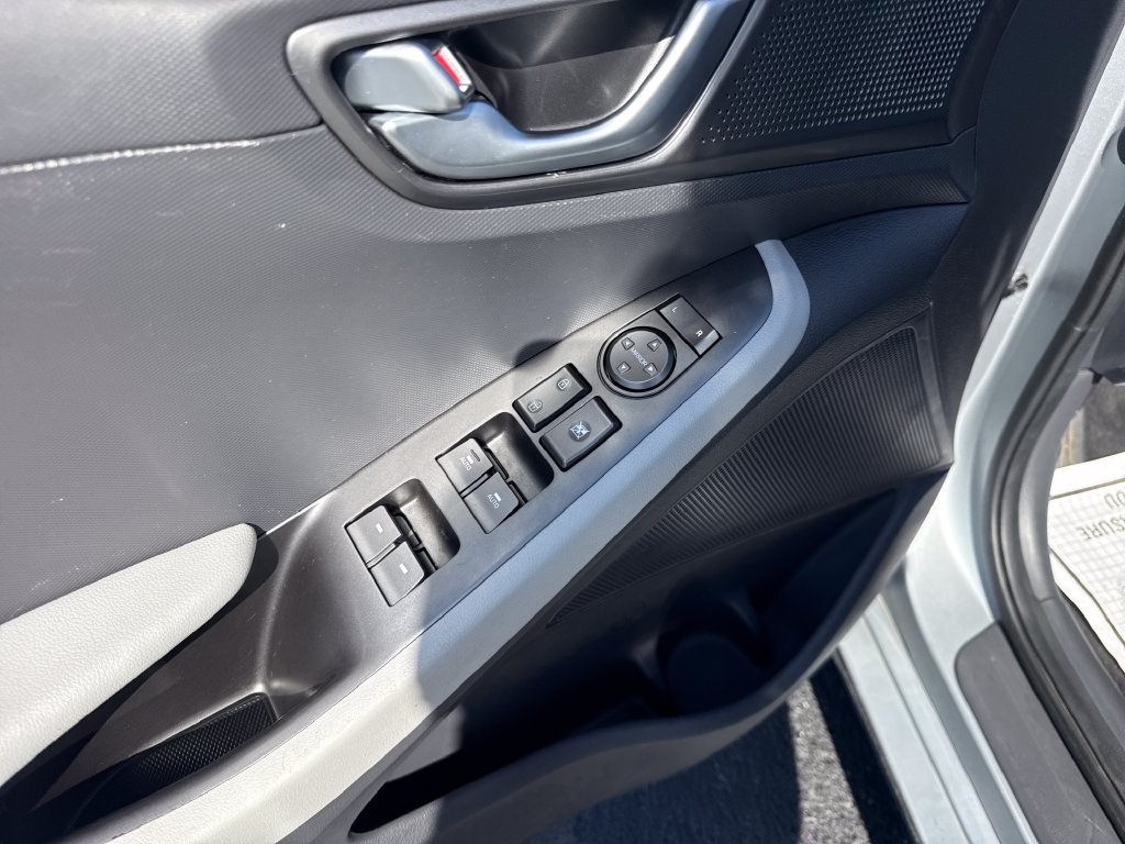 Used 2022 Hyundai Ioniq SEL FWD image 27