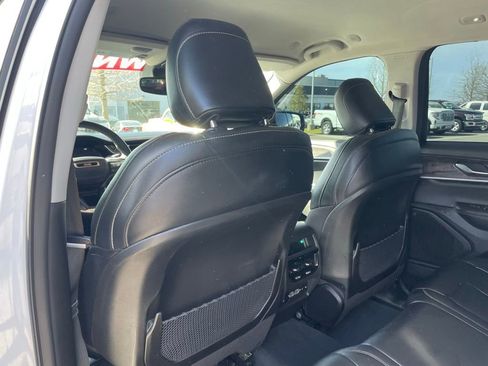 Used 2024 Jeep Grand Cherokee Limited image 23