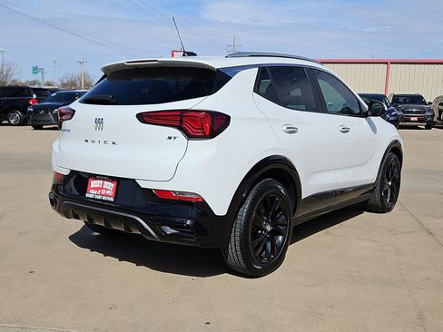 Used 2024 Buick Encore GX Sport Touring image 3