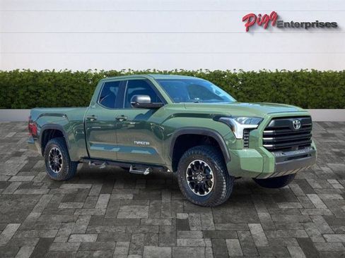 Used 2022 Toyota Tundra SR5 w/ SR5 Convenience Package AWD/4WD image 8