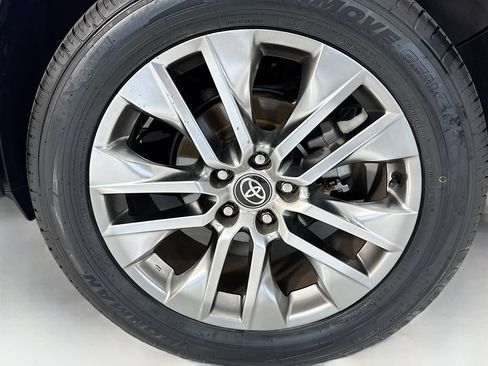 Used 2025 Toyota RAV4 XLE AWD/4WD image 31