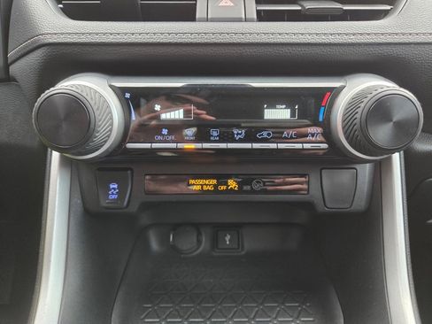 Used 2022 Toyota RAV4 LE image 21