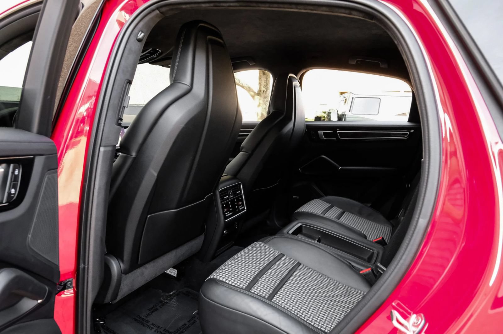 Used 2022 Porsche Cayenne GTS AWD/4WD image 42