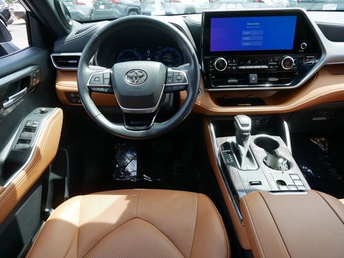 Used 2023 Toyota Highlander Platinum AWD/4WD image 12