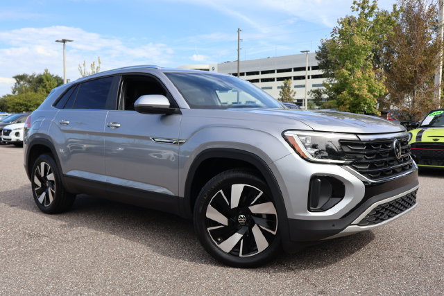 Certified 2024 Volkswagen Atlas Cross Sport SE FWD image 1