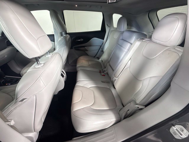 Used 2019 Jeep Cherokee Limited w/ Luxury Group AWD/4WD image 26