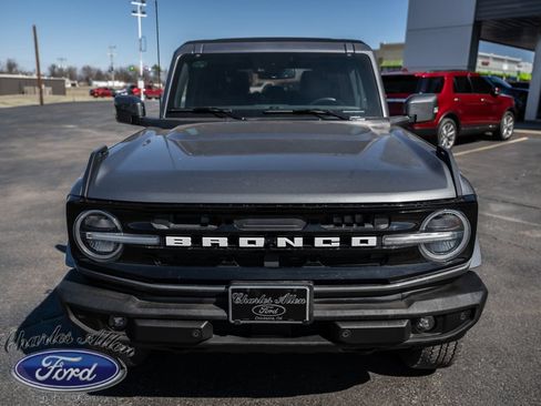 Used 2022 Ford Bronco Outer Banks AWD/4WD image 2