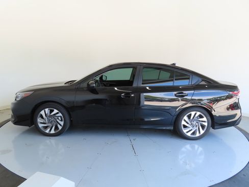 Used 2025 Subaru Legacy Limited image 9