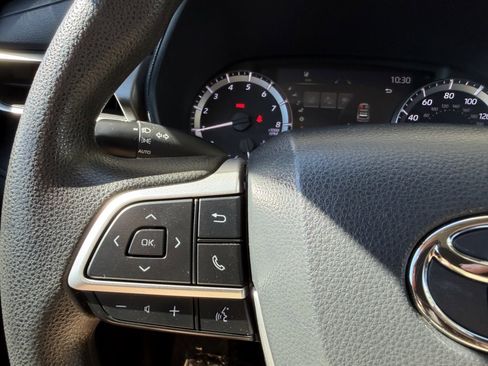 Used 2023 Toyota Highlander L image 29