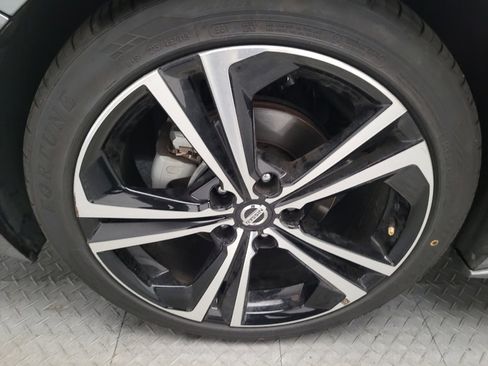Used 2023 Nissan Sentra SR w/ SR Premium Package FWD image 30