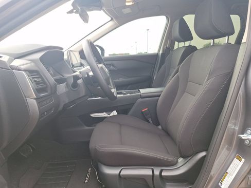 Used 2025 Nissan Rogue S FWD image 9