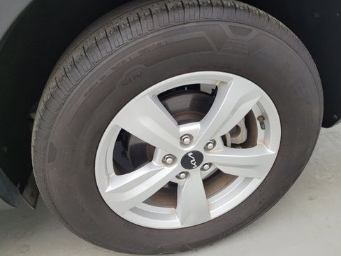 Used 2023 Kia Sorento LX FWD image 31