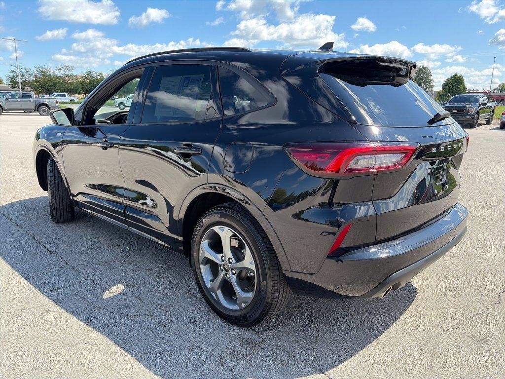 Used 2023 Ford Escape ST-Line AWD/4WD image 5